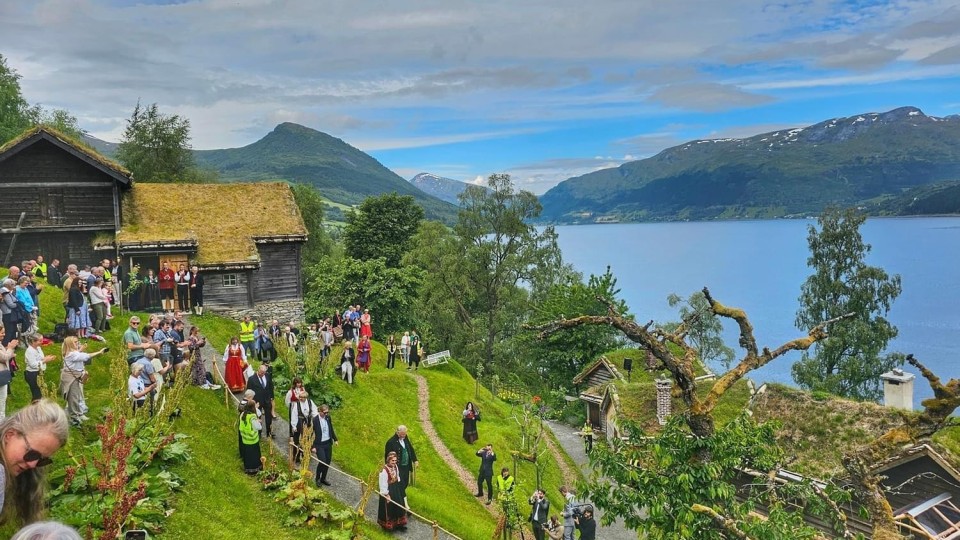 Lenkje til artikkel: Dronninga nyopna kunstnarheimen Astruptunet laurdag 22. juni 2024