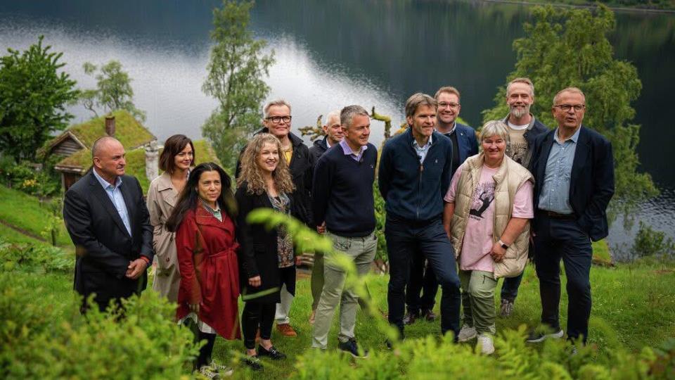 Lenkje til artikkel: Gledens dag for Astruptunet visningssenter – no er visningssenteret sikra framdrift!