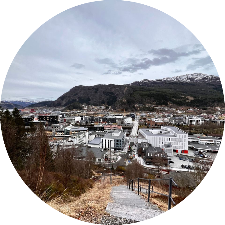 Førde sentrum sett frå Hafstadkleiva Foto: Anne Mette Hjelle - Klikk for stort bilete