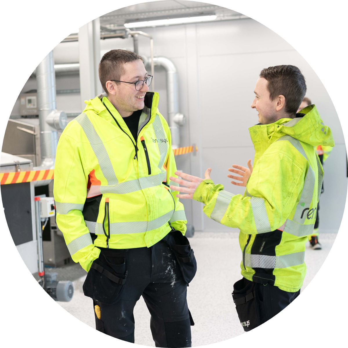 To peronar i arbeidskle som pratar - Klikk for stort bilete